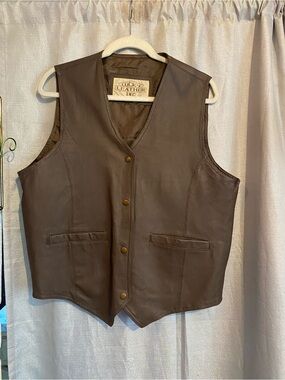 VTG Men's Brown Leather Vest - Classic V-Neck Snap Front lucky leather size XL